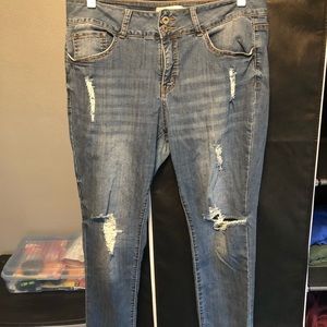 ripped/distressed women’s jeans